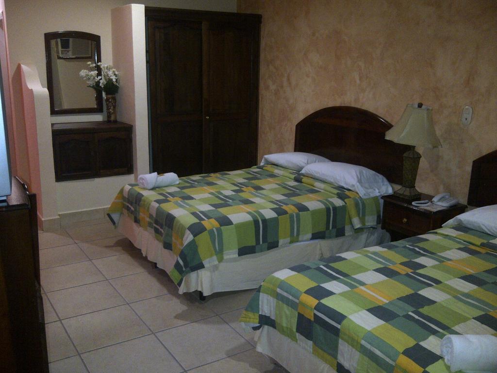 Hotel Cibeles La Ceiba Quarto foto